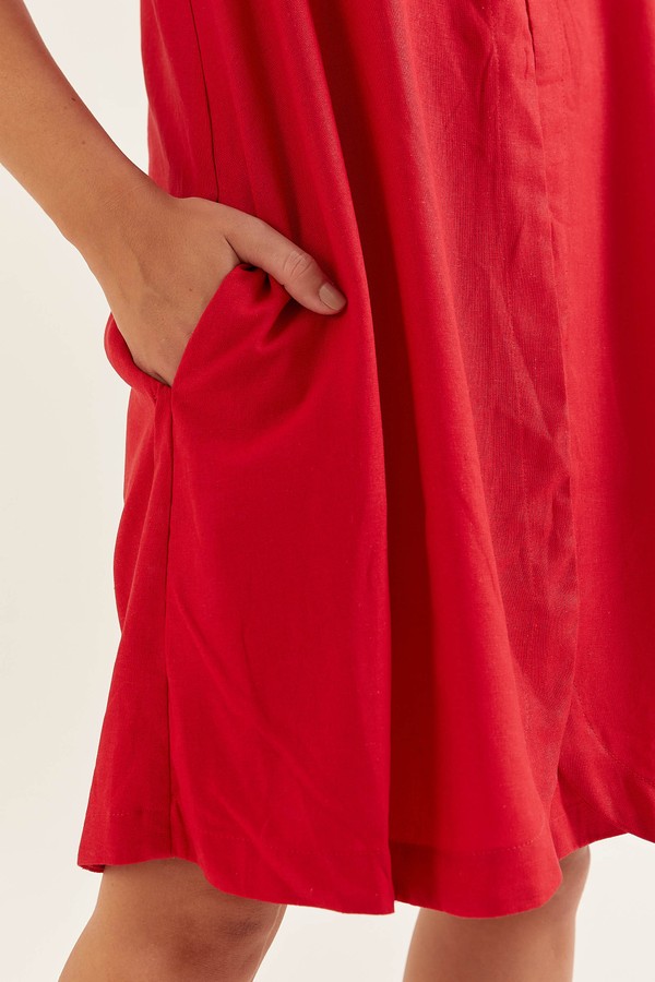 Foto do produto vestido com detalhe de camada frontal tulipa