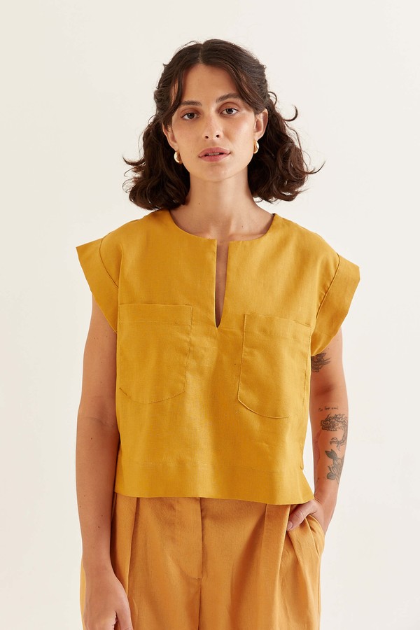 Foto do produto blusa sem manga bolsos frontais emme