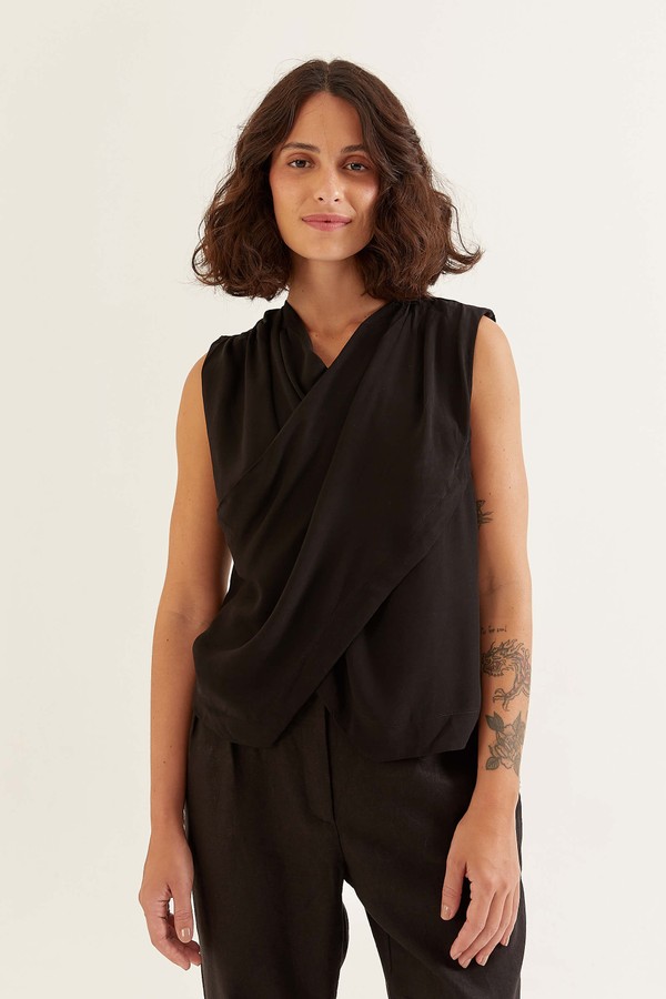 Foto do produto blusa com decote drapeado e transpassado irma