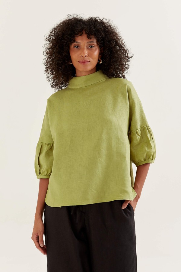 Foto do produto blusa golinha com manga ampla linho puro kat