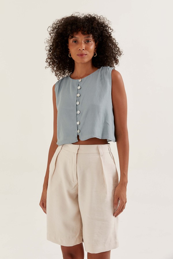 Foto do produto blusa sem manga com botões cassie