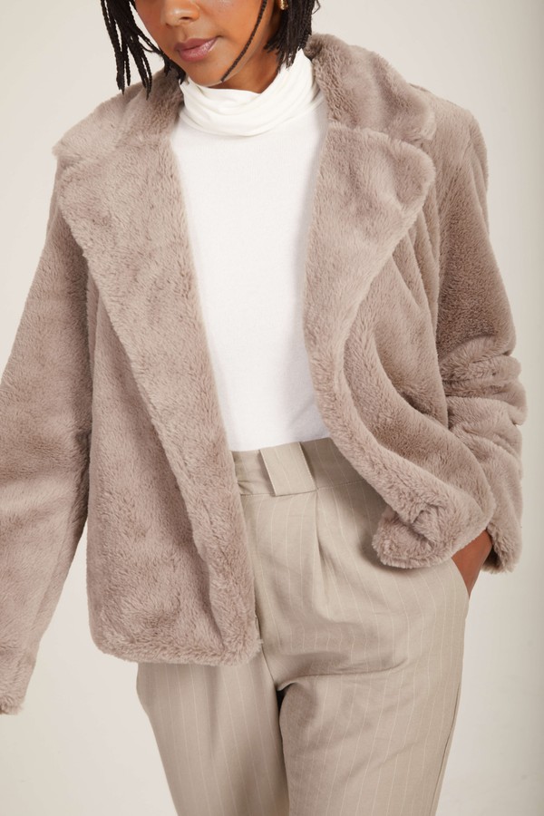 Foto do produto casaco curto pêlos ursula