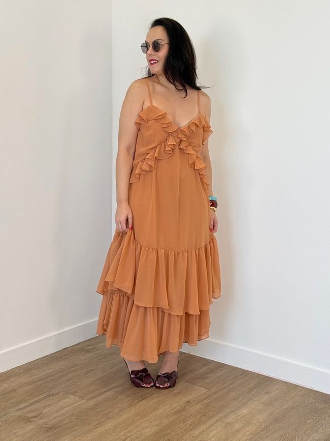 Vestido Midi Babados