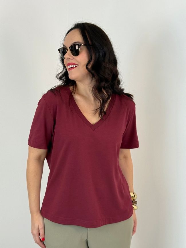 Camiseta Gola V Vinho