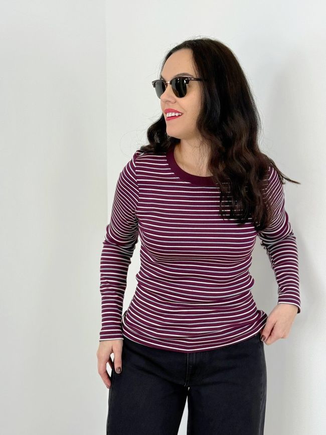 Camiseta Listrada Vinho