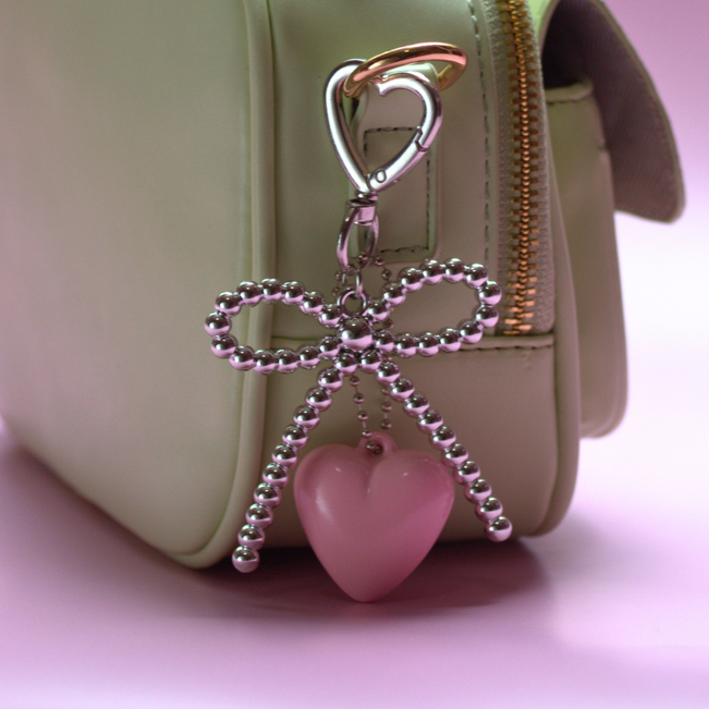 Chaveiro Charm Coração com Laço
