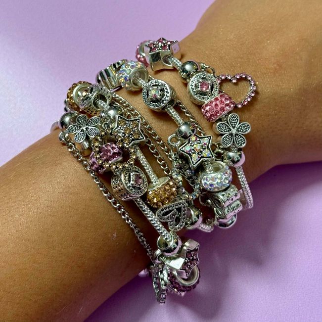 Pulseira Com Mix de Berloques 