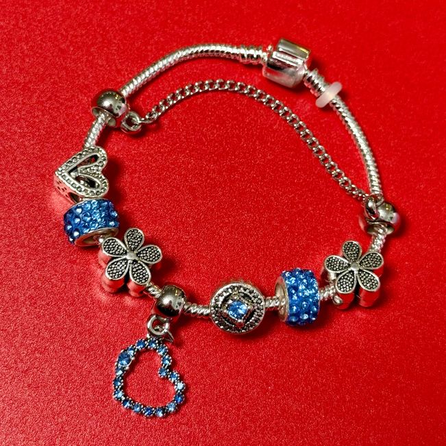Pulseira Com Mix de Berloques 