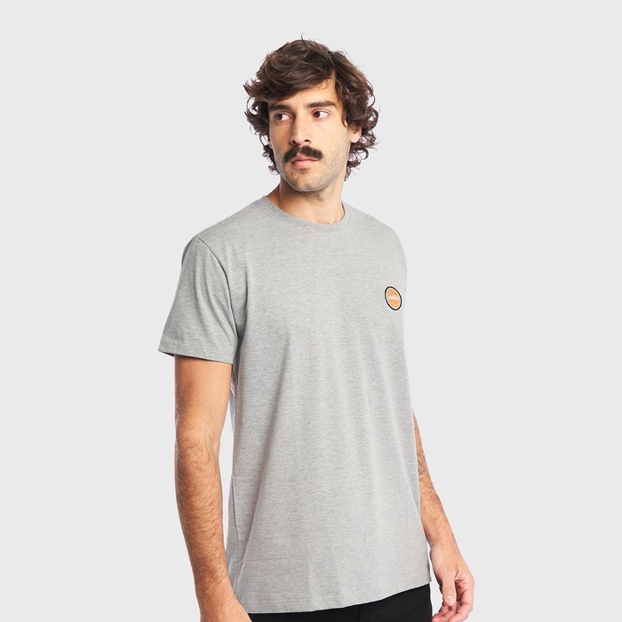 Camiseta Patch Aragäna | Bola Futebol Cinza