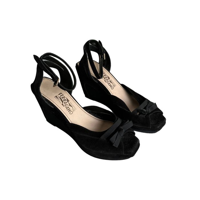 Sandália Salvatore Ferragamo - Tam . 38 BR