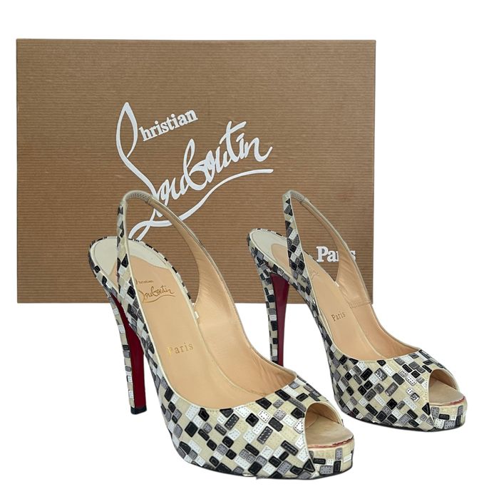 Sapato Christian Louboutin - 37 BR