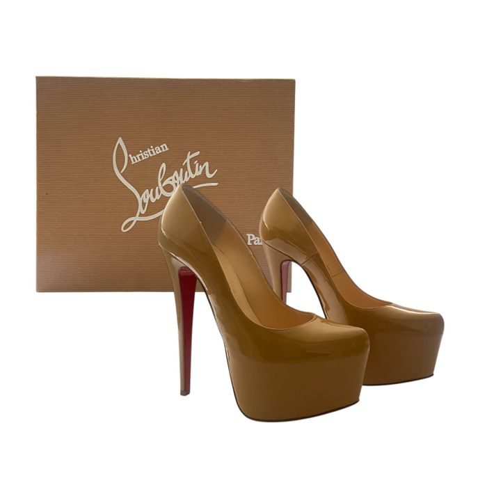 Sapato Christian Louboutin - 35 BR