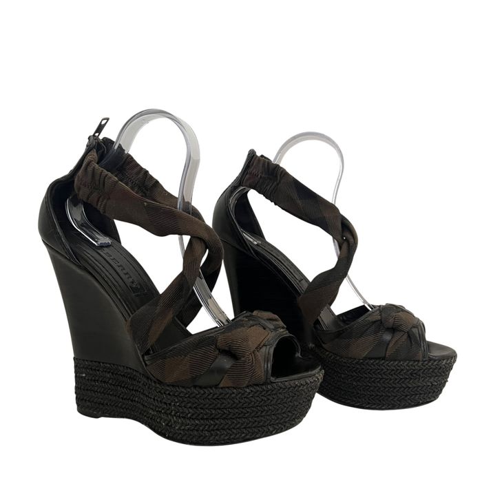 Sandália Burberry - 38 BR
