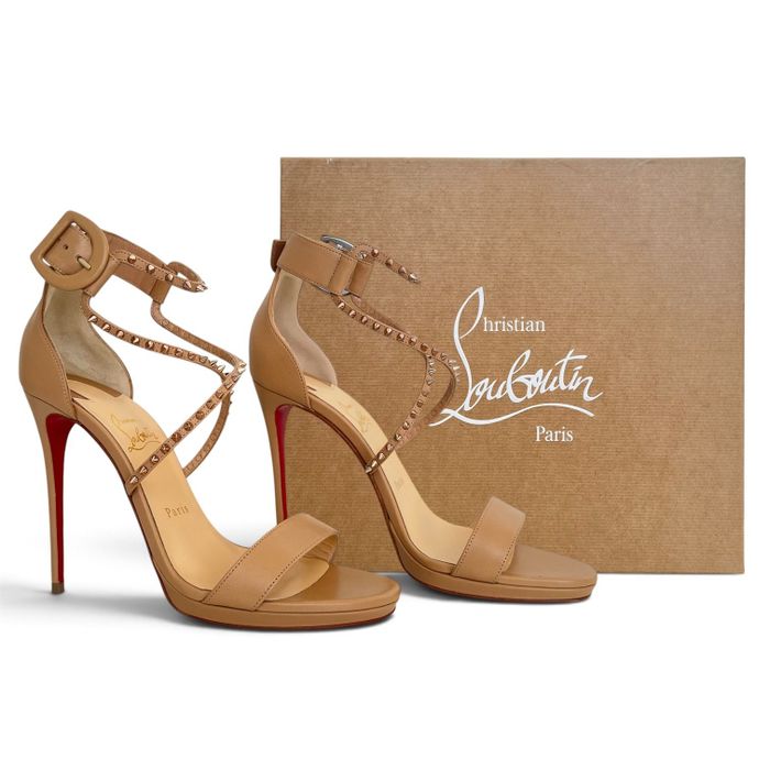 Sandália Christian Louboutin - 38 BR