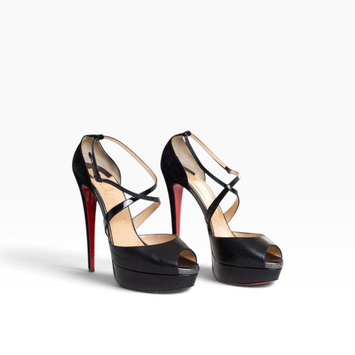 Sapato Christian Louboutin - 33 BR