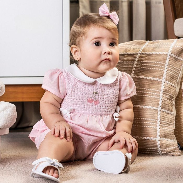 MACACÃO CURTO BEBÊ MENINA ROSA COM LACINHOS