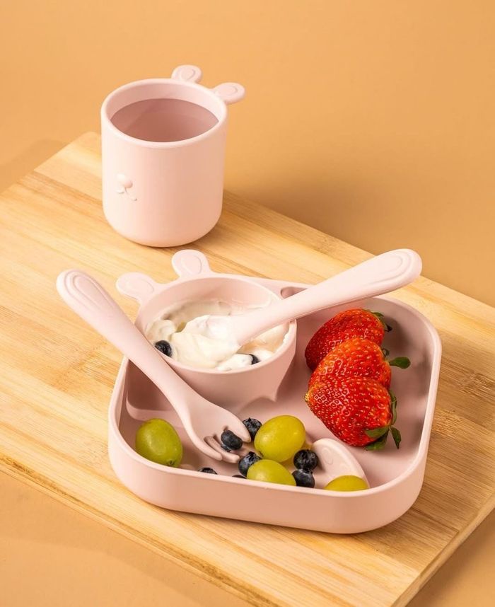 KIT ALIMENTACAO INFANTIL COM 4 PEÇAS DE SILICONE 