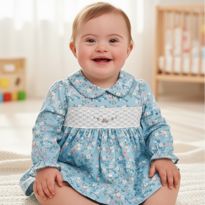 VESTIDO BORDADO COM CALCINHA EM MALHA PERUANA AZUL FLORIDO