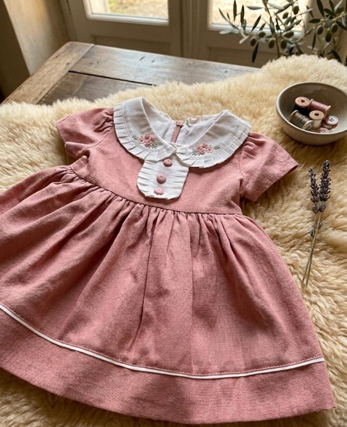 VESTIDO DE BEBÊ ROSA GOLA BORDADA PARA FESTA