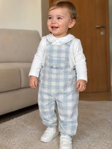 CONJUNTO INFANTIL MENINO BODY MANGA LONGA E JARDINEIRA CARRINHO