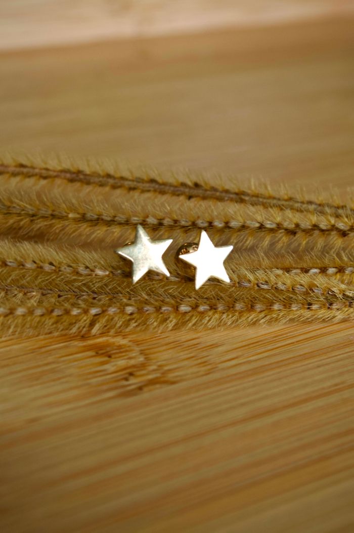 Brinco estrela ouro amarelo