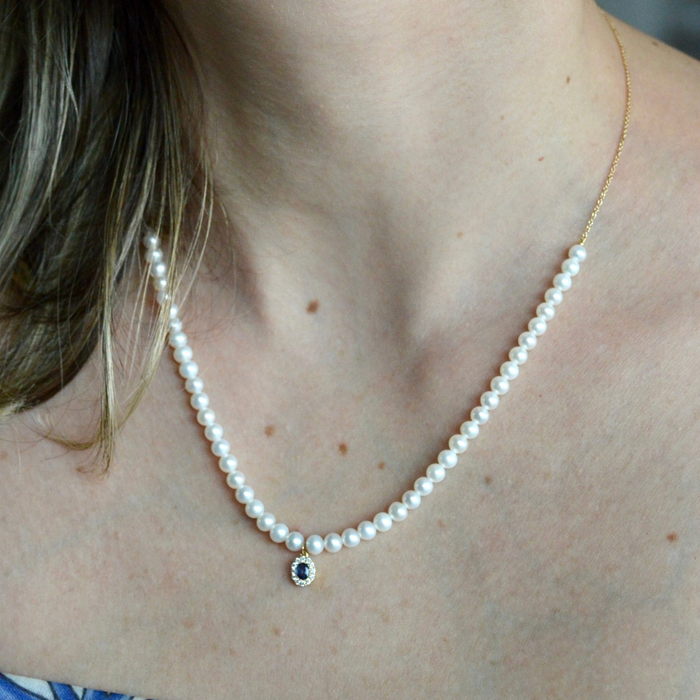 Colar de pérolas com safira e diamantes