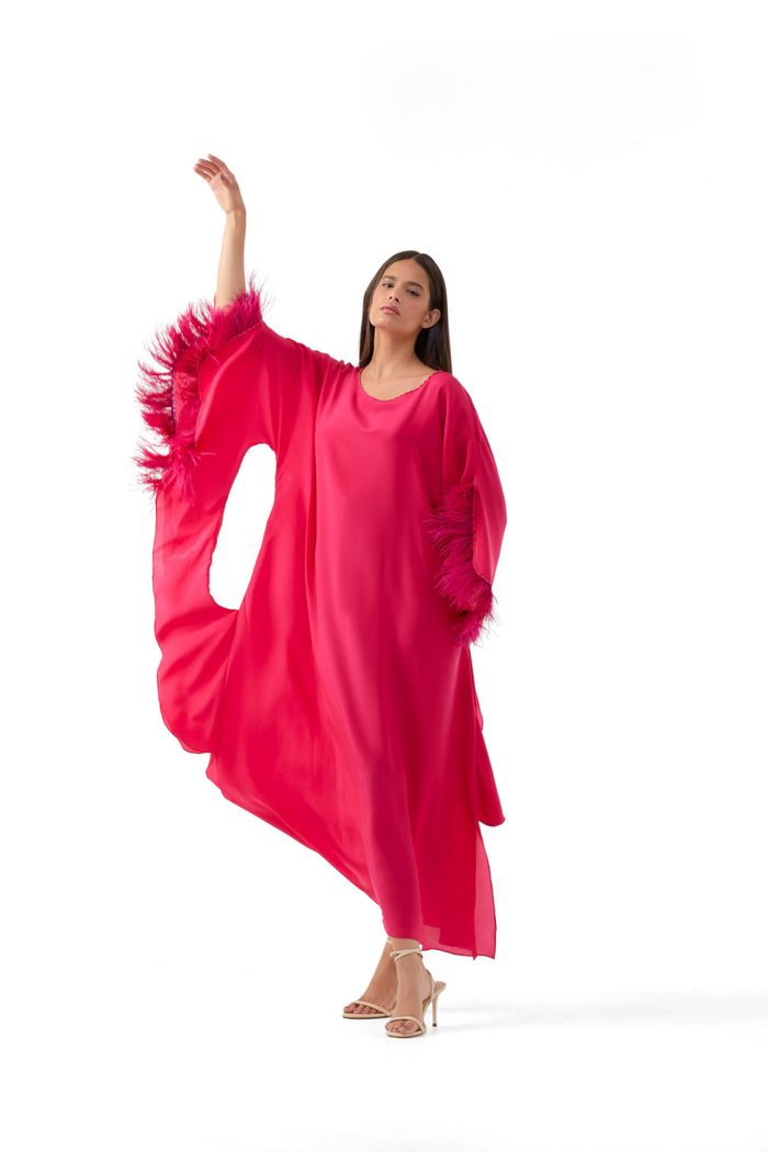 Kaftan com Plumas Cherry