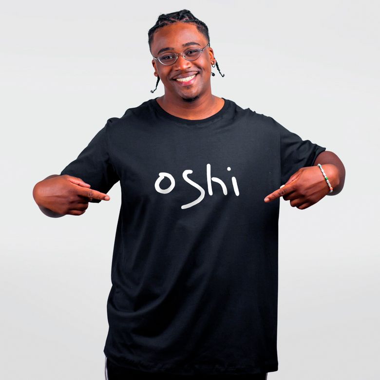 CAMISETA PRETA - OSHI - LOLJA - Atelier do Sicko LTDA