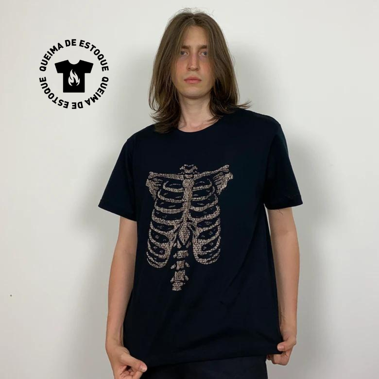 CAMISETA PRETA - SEITA NOS OSSOS - LOLJA - Atelier do Sicko LTDA
