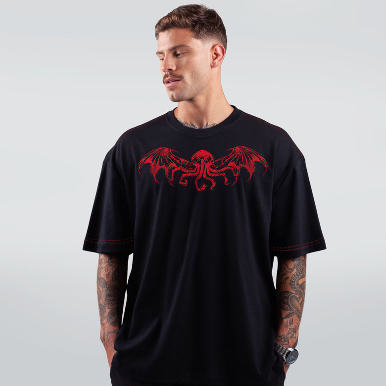 CAMISETA OVERSIZED PRETA COM COSTURA VERMELHA - DEVIL SAIKO