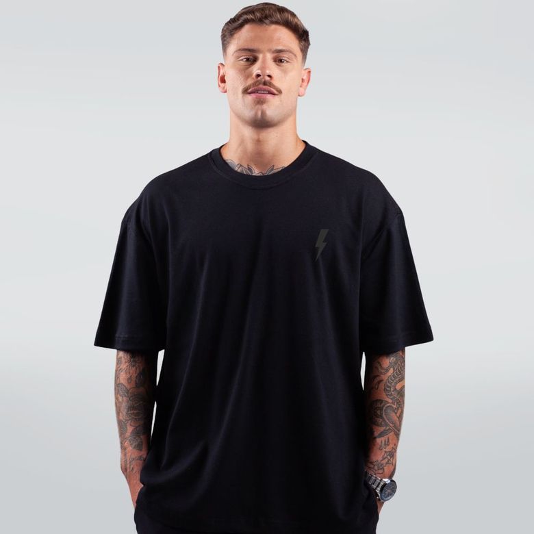 シャツ CAMISETA OVERSIZED PRETA - ZEUS - LOLJA - Atelier do Sicko LTDA