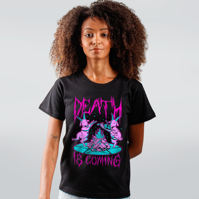 CAMISETA PRETA - DEATH IS COMING - LOLJA - Atelier do Sicko LTDA