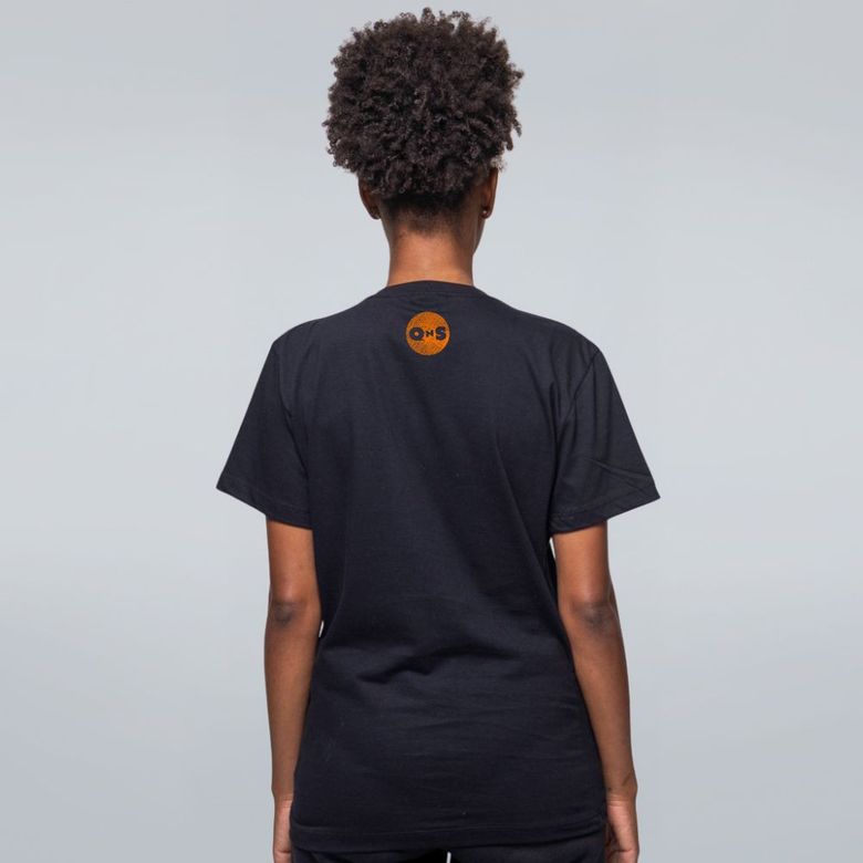 13_48_44_725_camiseta-preta-