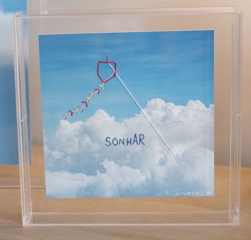 Quadro Sonhar Unquê – Fotografia Bordada 20x20 Acrílico
