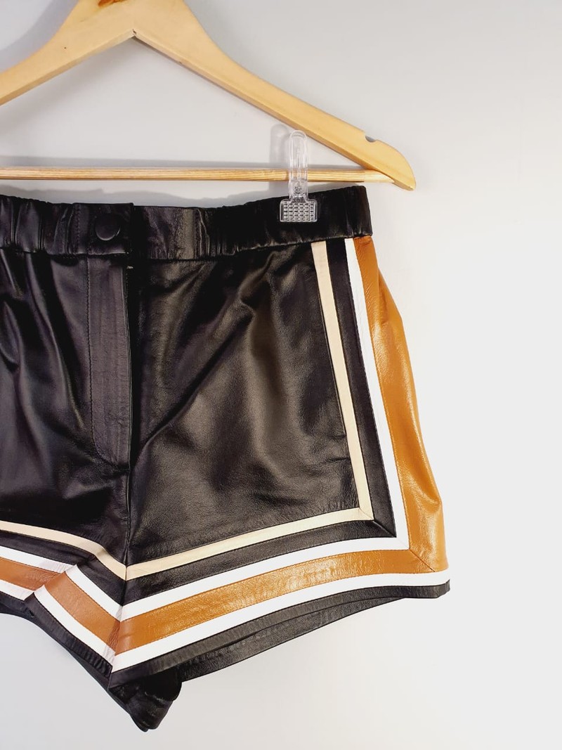 Shorts Couro Cris Barros