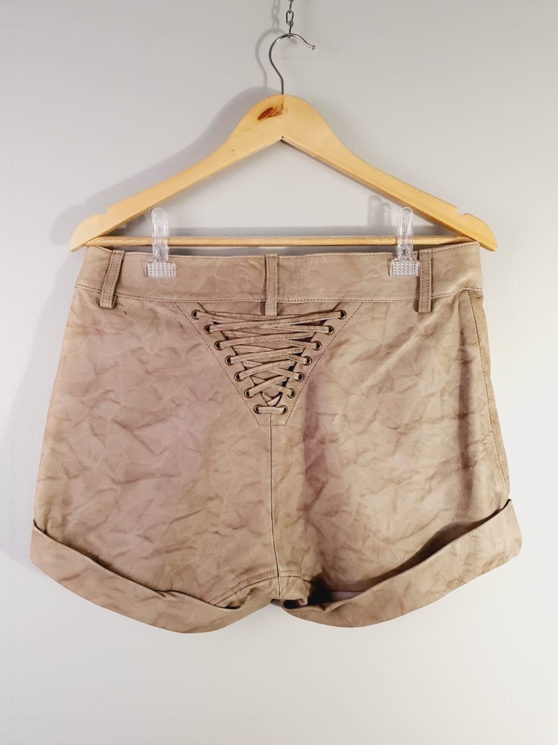 Shorts Couro Cris Barros