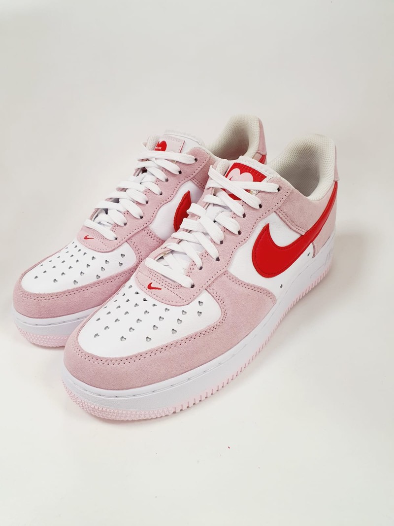 Tênis Nike Air Force 1 Valentines Day