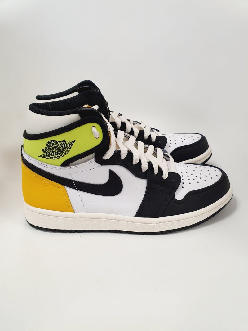 Tênis Nike Air Jordan 1 Retro High Volt Gold