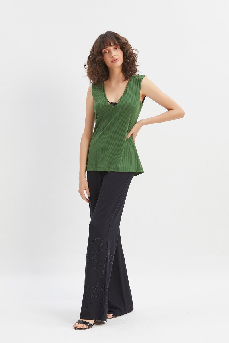 Blusa malha verde com colar decote