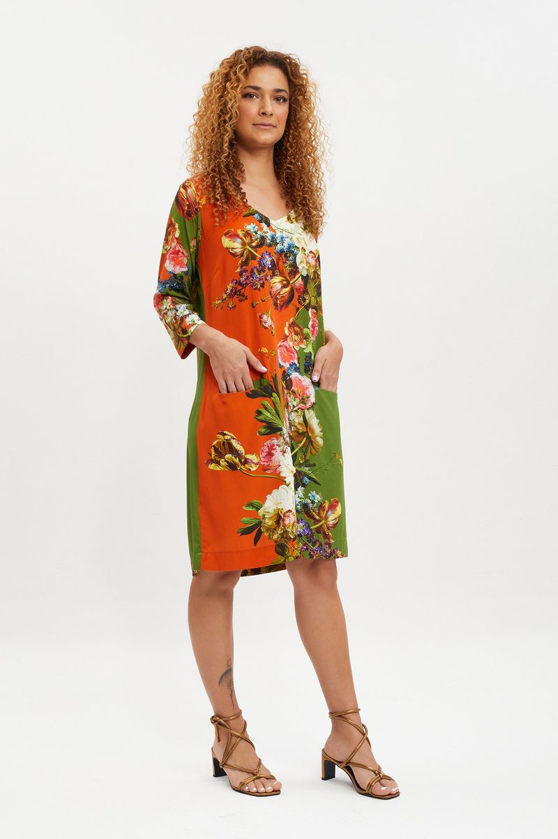 Vestido viscose com bolso floral listral preto