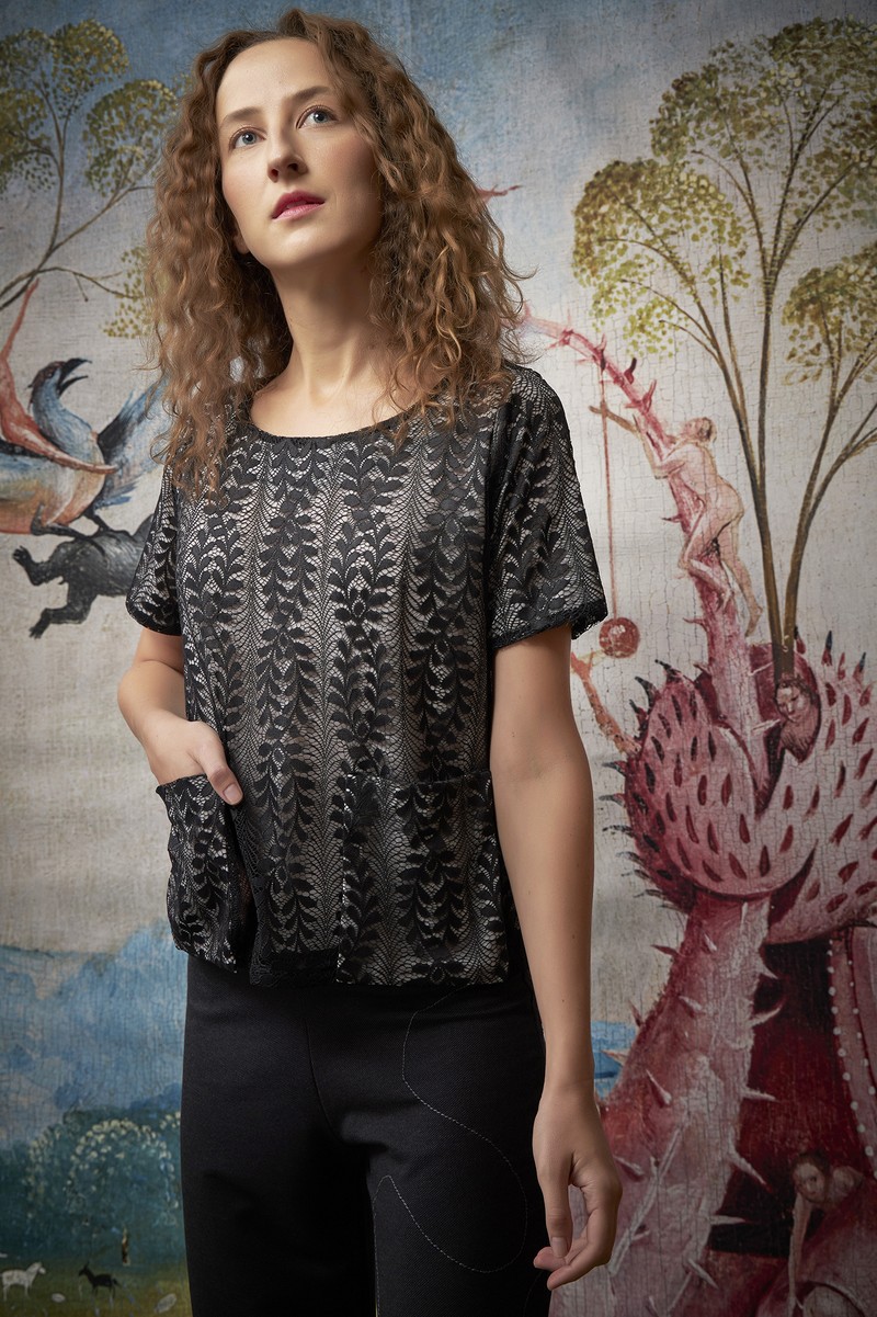 Blusa Renda Com Bolso Quadrado preto