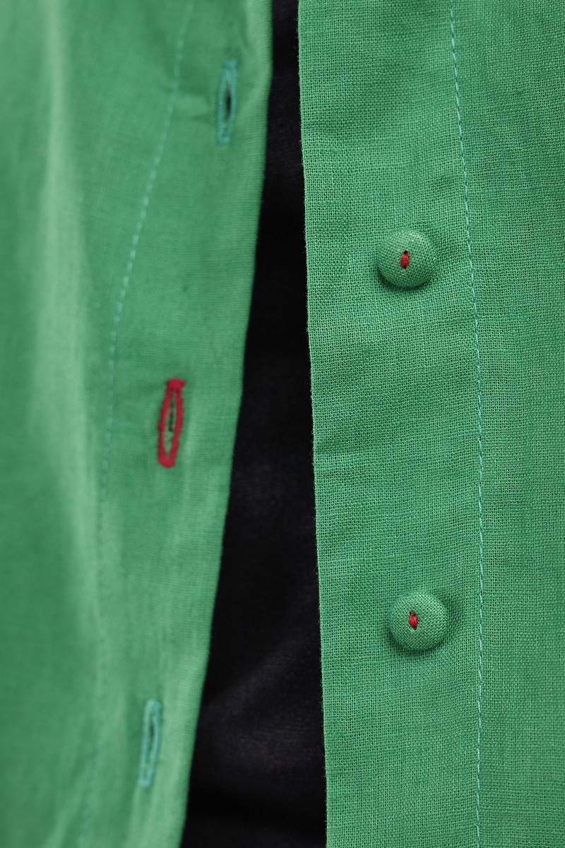 Camisa de linho verde com capuz