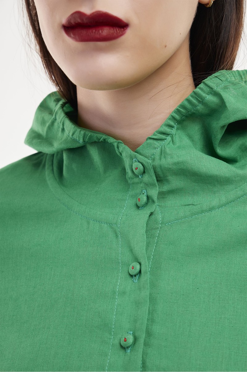Camisa de linho verde com capuz