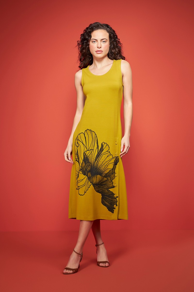 Vestido midi amarelo com estampa e botões laterais