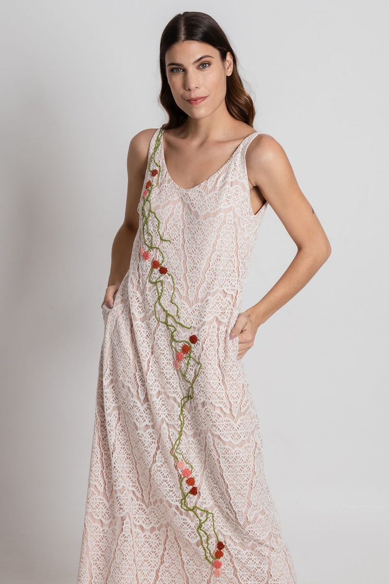 Vestido Longo Branco Regata Renda Bordada