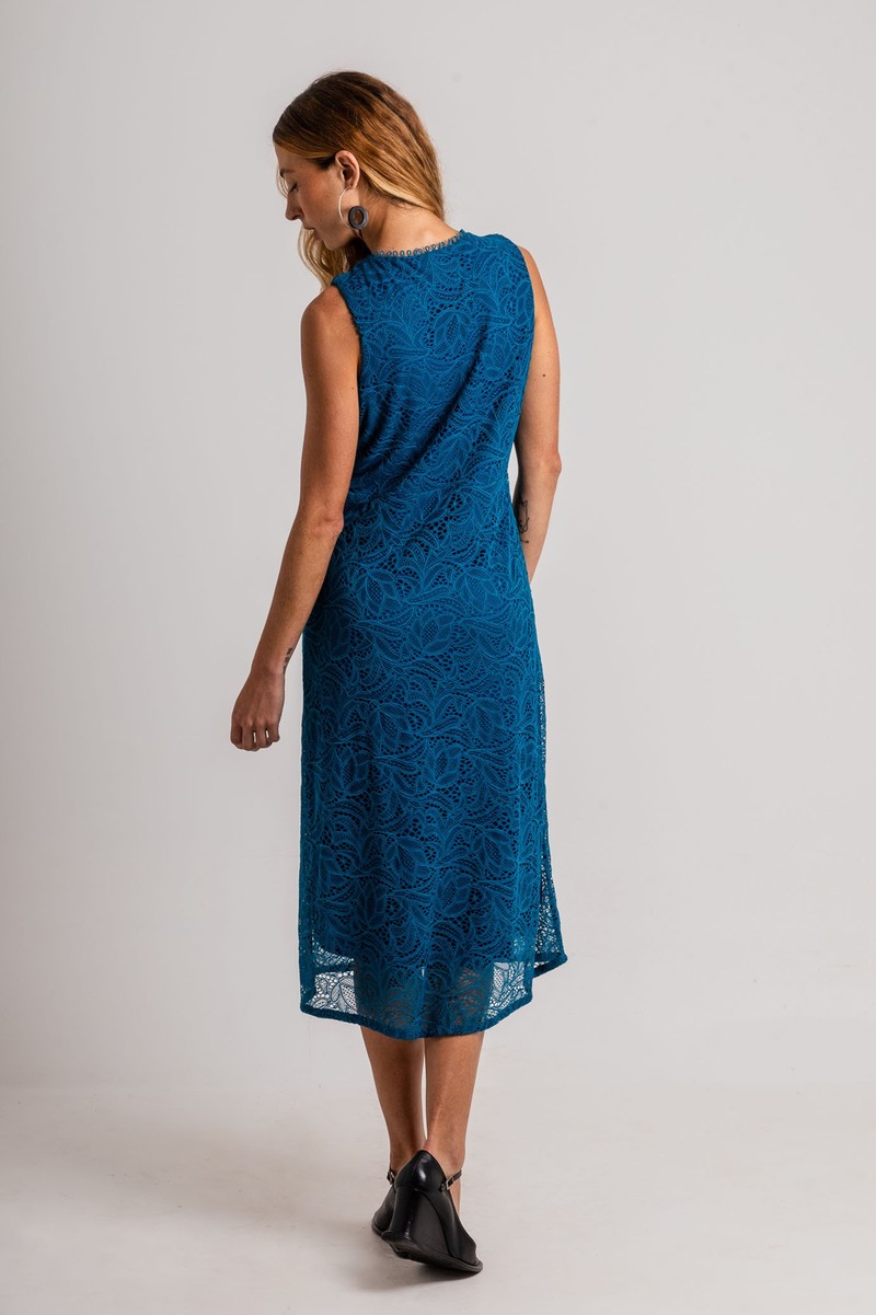 Vestido Midi de renda Azul com Bico de Noiva Decote