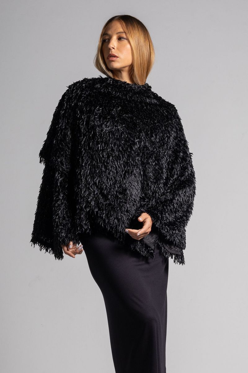 Poncho preto de pelo