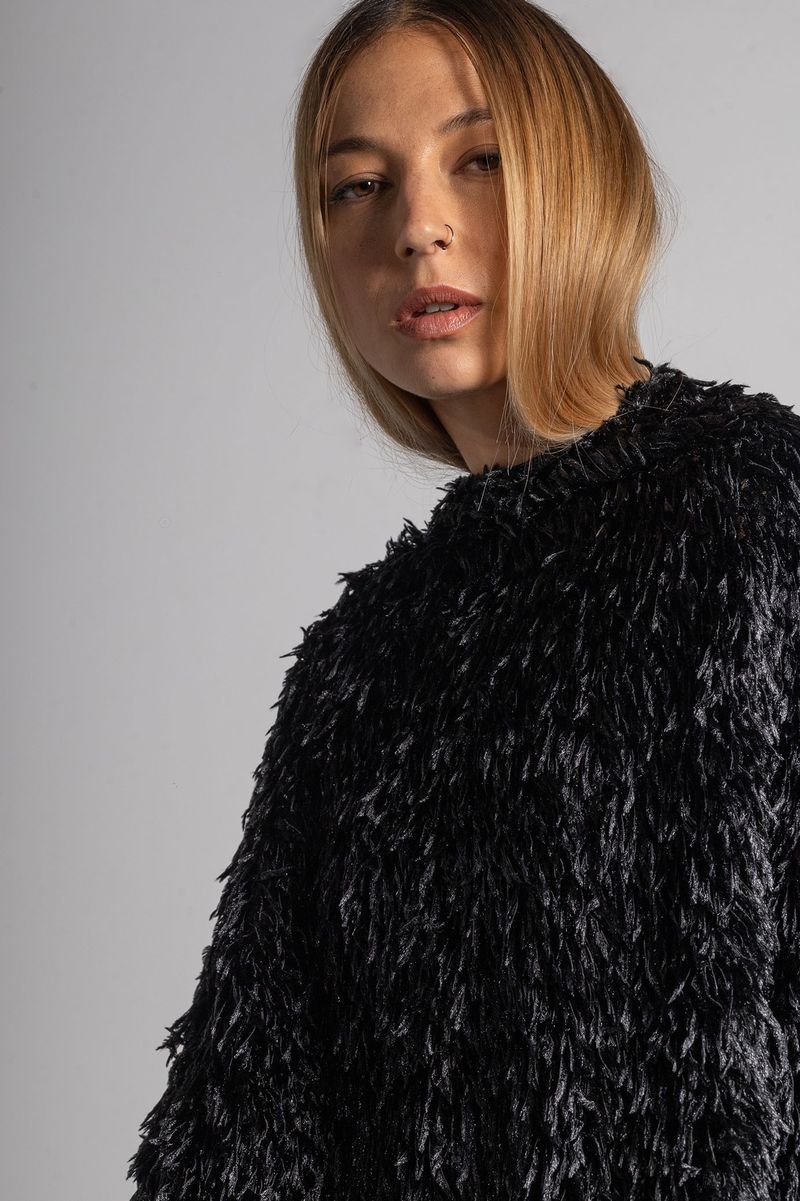 Poncho preto de pelo