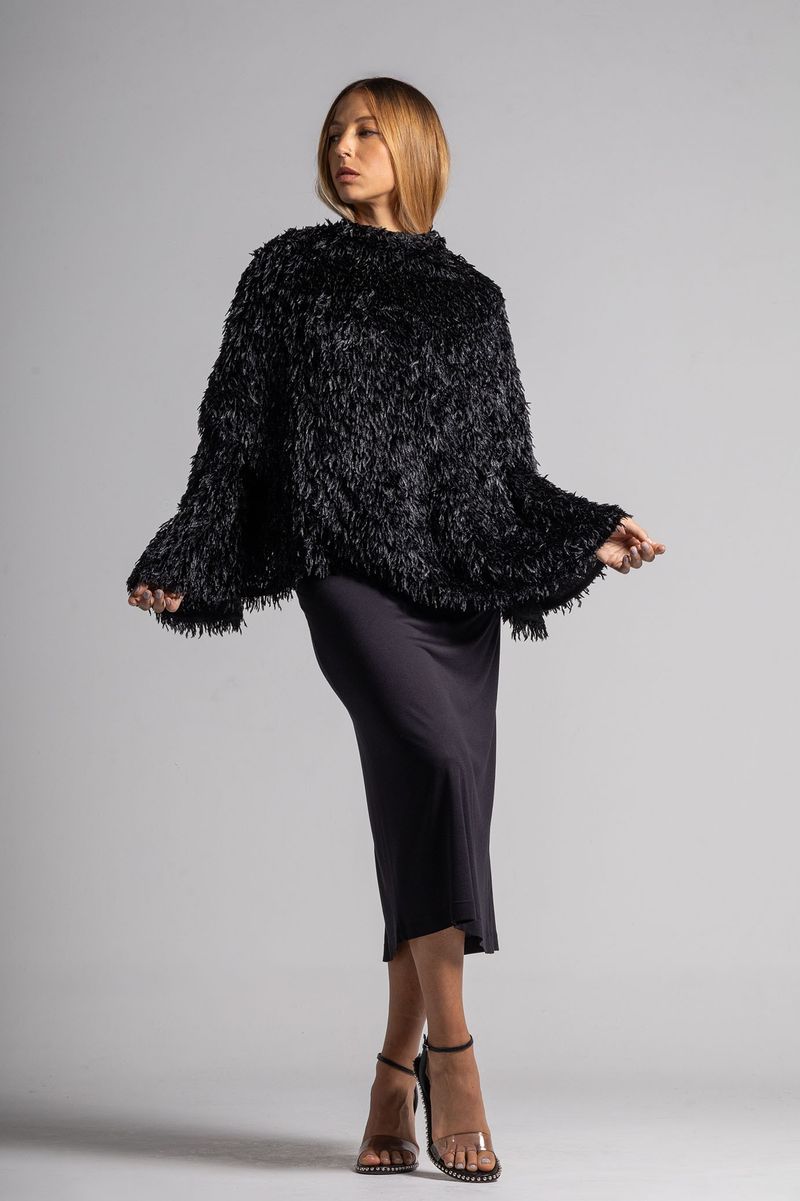 Poncho preto de pelo
