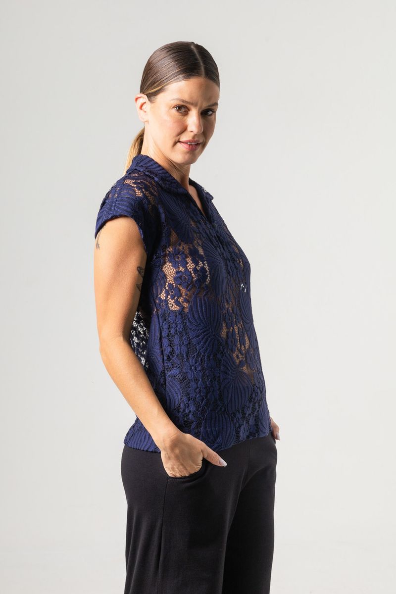 Blusa de renda Azul gola V